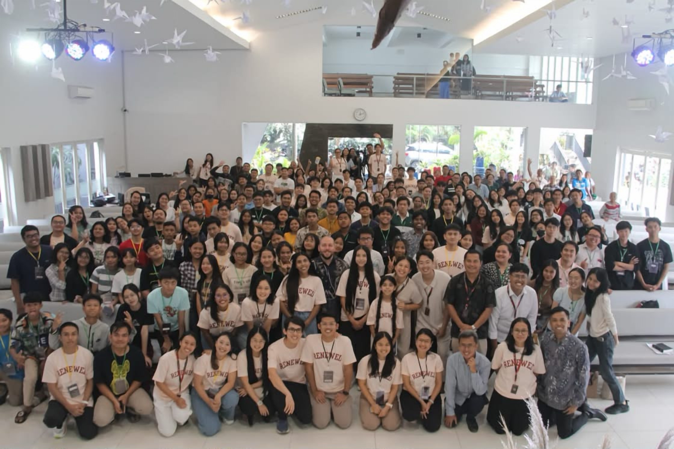 A large group photo of participants at the Indonesia conference media seminar, May 2025